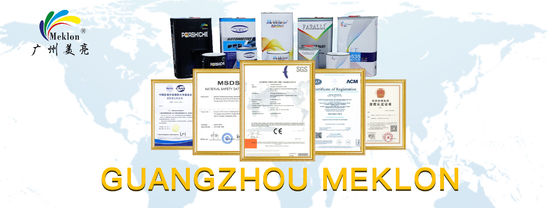 Gelas Emas Dan Kedalaman Mobil Dengan Cat Mobil Mutiara Emas